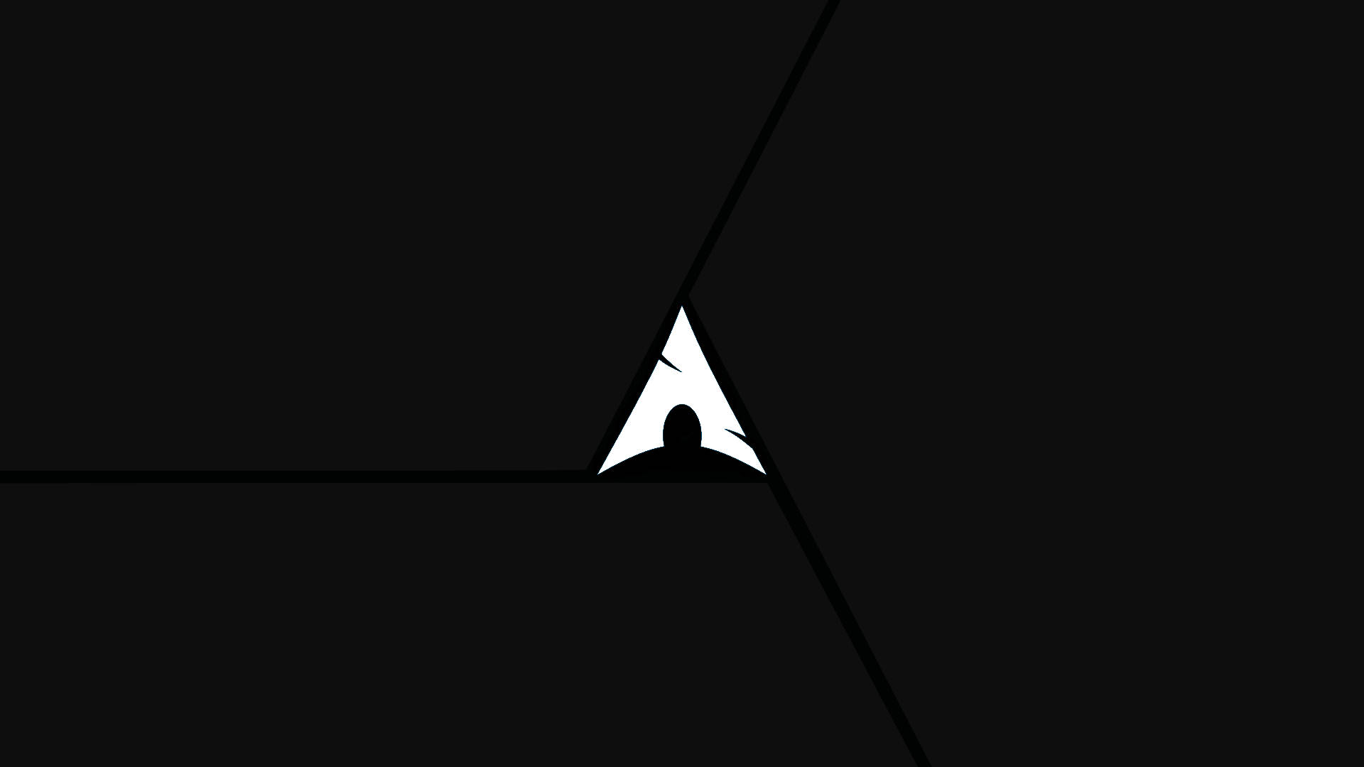 The Arch Kali Linux HD 壁紙 — 一個帶有圓形鏤空的簡約白色標誌，形狀像風格化的「A」，居中放置在由相交對角線分割的黑色背景上。