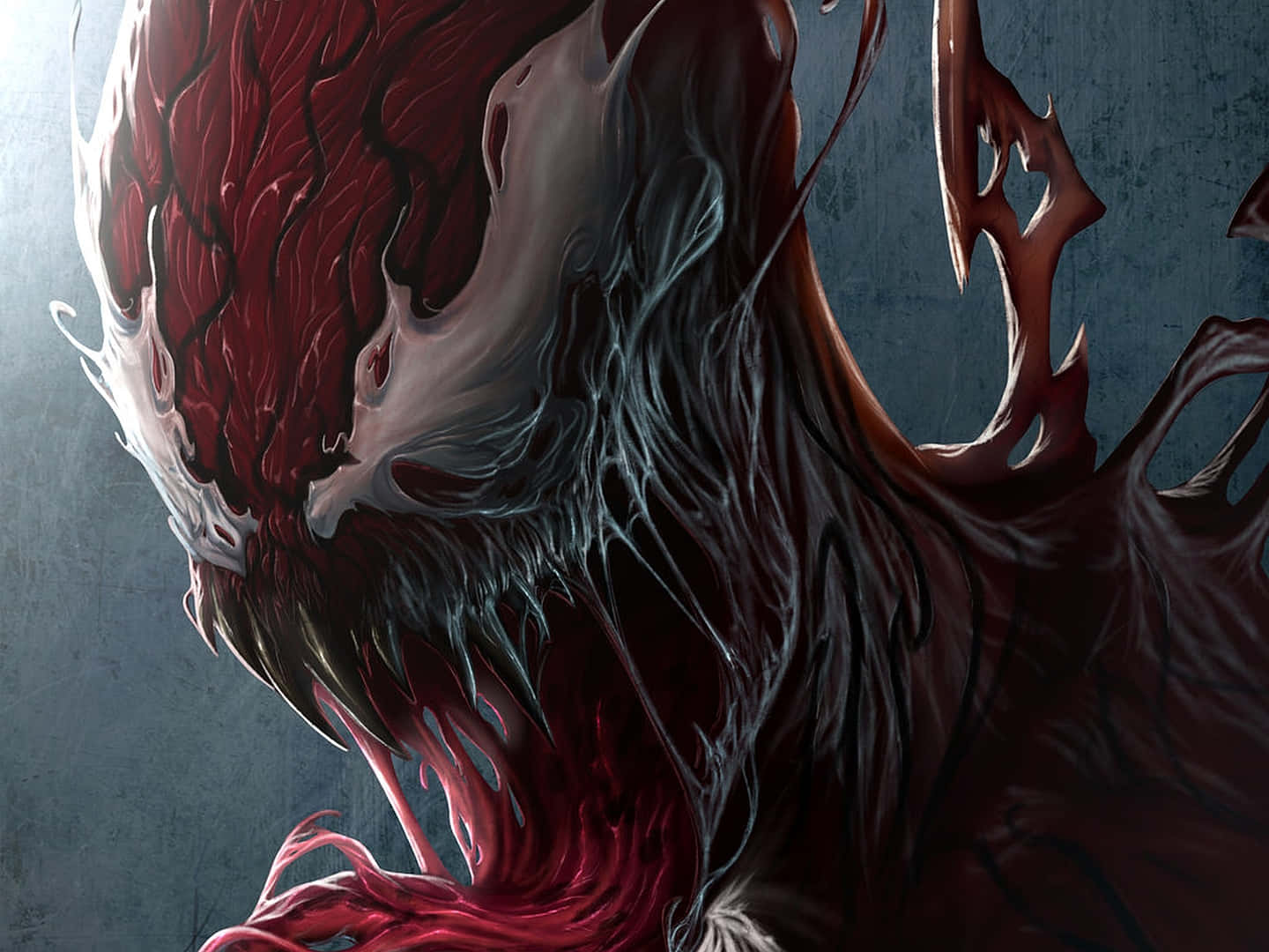 Carnage 桌布 壁紙 — 一個帶有尖牙和流動觸手的紅色與黑色共生生物的威脅性特寫，背景為深色紋理。