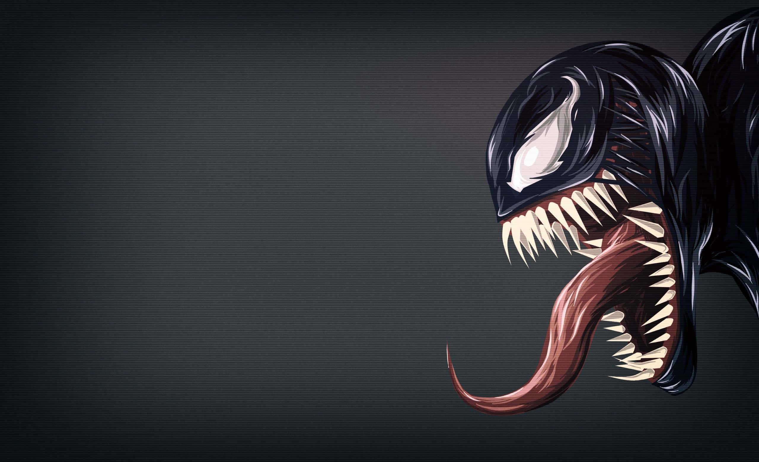 Venom Comic Book 桌布 壁紙 — 一個帶有尖牙和長舌頭的威脅性毒液角色從黑暗中浮現，背景是帶紋理的灰色。
