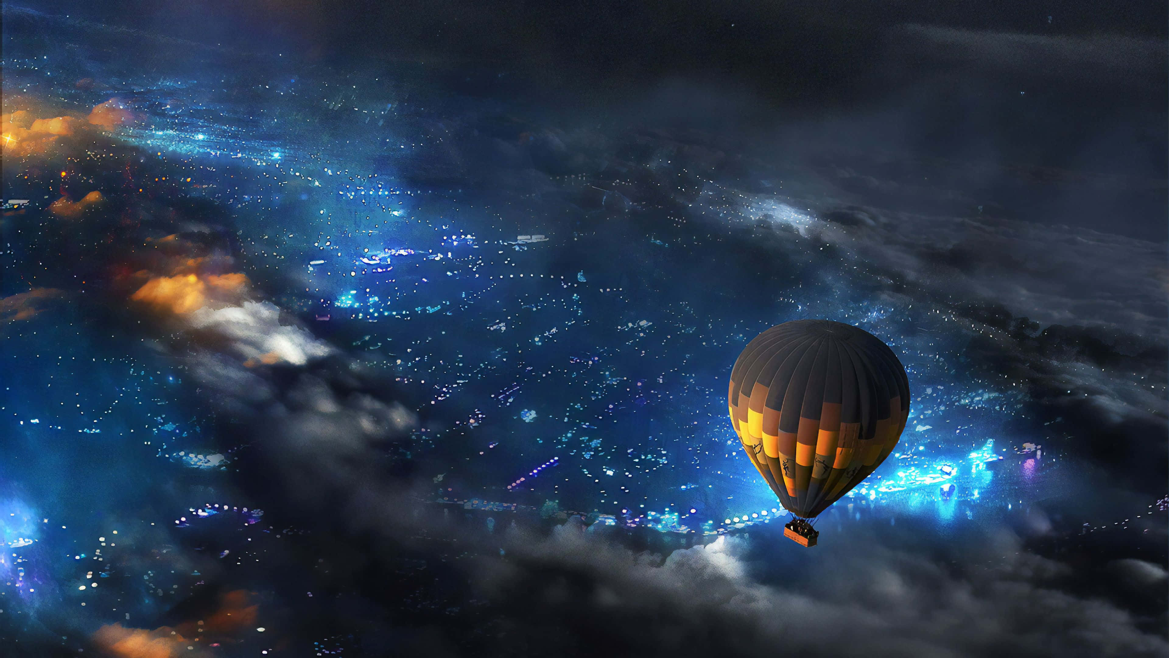 熱氣球 桌布 壁紙 — 一個帶有橙色和黑色條紋的熱氣球在星空宇宙天空下，漂浮在發光的城市景觀之上。