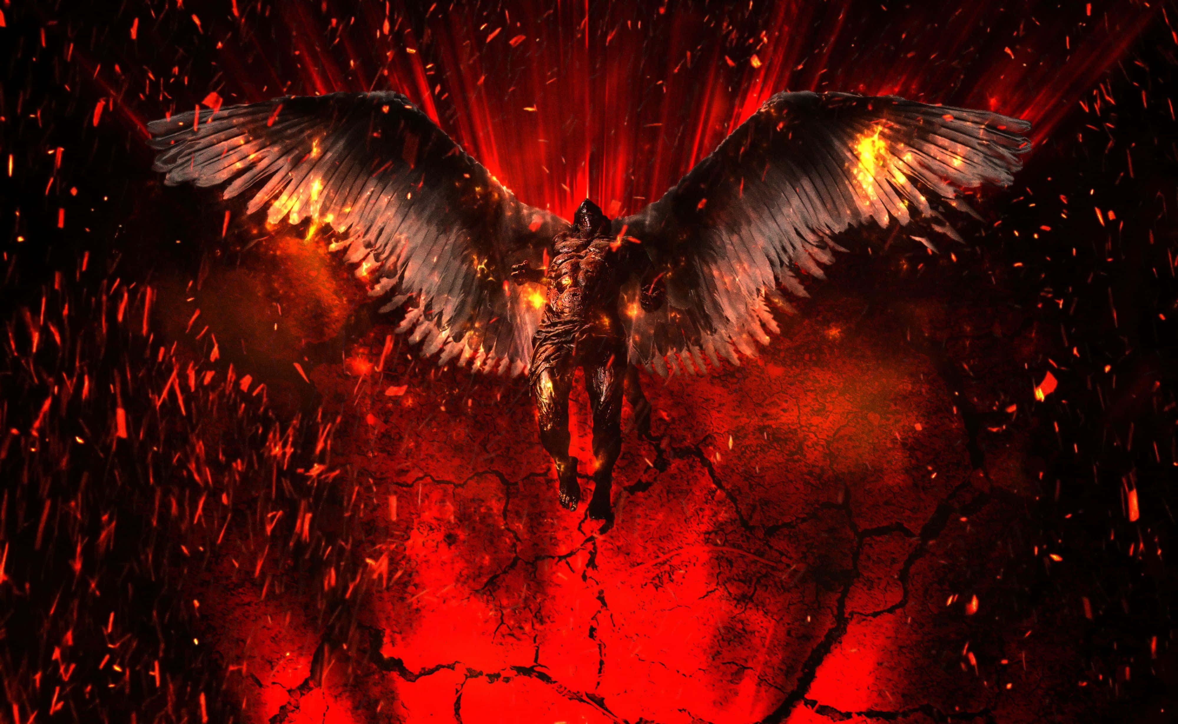 Lucifer Wings 桌布 壁紙 — 一個帶有火焰翅膀的惡魔般身影站在龜裂的紅色大地上，周圍火花四濺，形成一片熾熱的地獄。