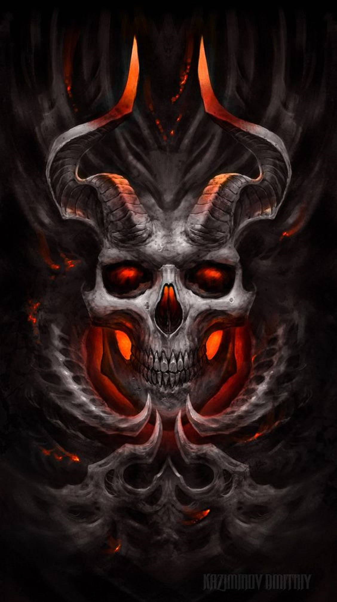 惡魔 桌布 壁紙 — 一個帶有發光紅眼和火焰角的威脅性惡魔頭骨從旋轉的黑暗煙霧中出現。