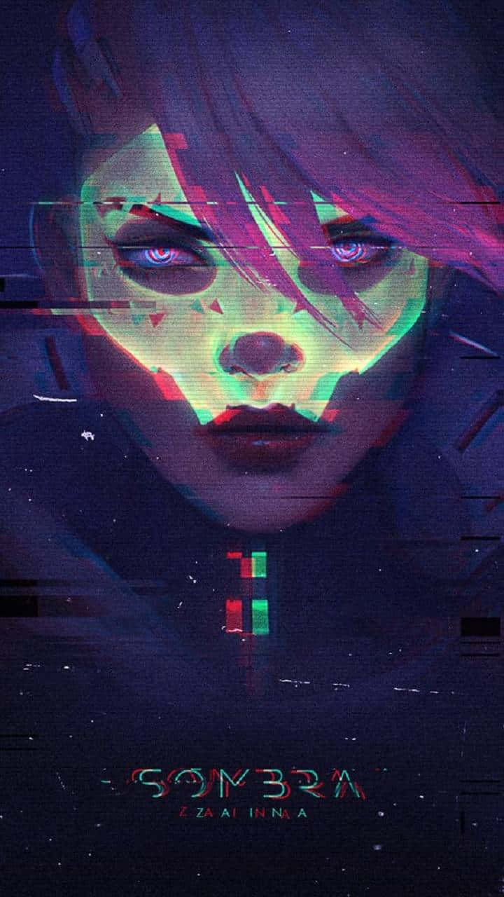 Overwatch Sombra 桌布 壁紙 — 一個帶有發光霓虹臉和紫色頭髮的賽博龐克女性的故障藝術肖像，背景為深色數位背景。