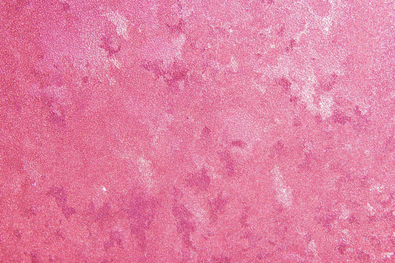 Pink Texture 桌布 壁紙 — 一個帶有白色和深粉紅色斑點嘅紋理粉紅色表面嘅特寫，形成柔和嘅抽象圖案。