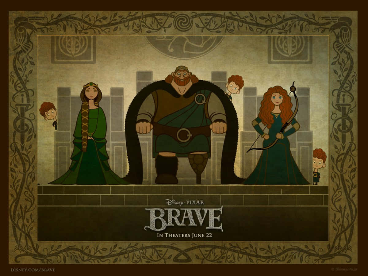 Brave 桌布 壁紙 — 一個帶有裝飾邊框的城堡大廳中，展示梅莉達、她的父親費格斯國王和她的三個兄弟的迪士尼彼思《勇敢傳說》裱框海報。