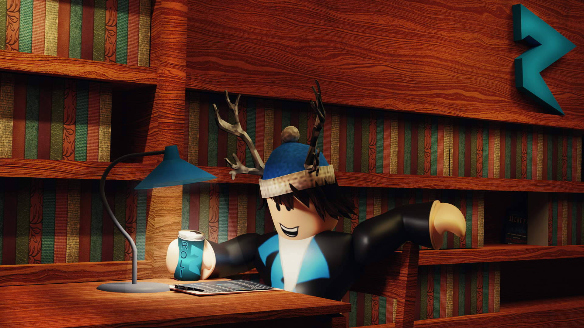 Library 桌布 壁紙 — 一個帶有鹿角同藍色帽嘅Roblox角色喺舒適嘅圖書館入面，喺木枱度放鬆，喺藍色燈下拎住一罐汽水。