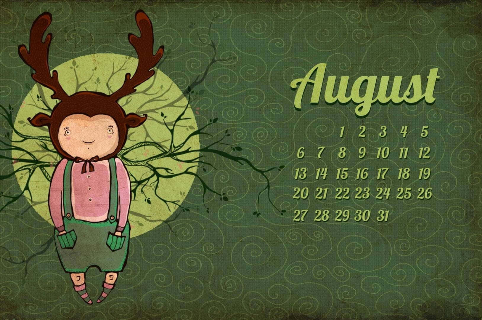 August 桌布 壁紙 — 一個帶有鹿角的奇幻插圖小孩站在發光的月亮和光禿禿的樹枝前，八月日曆壁紙。