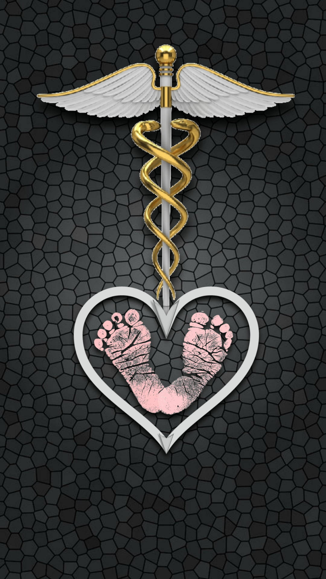 doctor symbol 桌布 壁紙 — 一個帶翅膀的金色雙蛇杖懸浮在一個心形框架上方，框架內有粉紅色嬰兒腳印，背景是深色裂紋瓷磚。