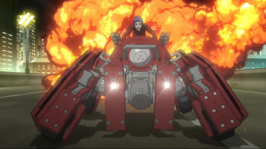 Ghost In The Shell Logicoma 桌布 壁紙 — 一個年輕女孩駕駛紅色機甲穿過城市街道，身後發生巨大爆炸。