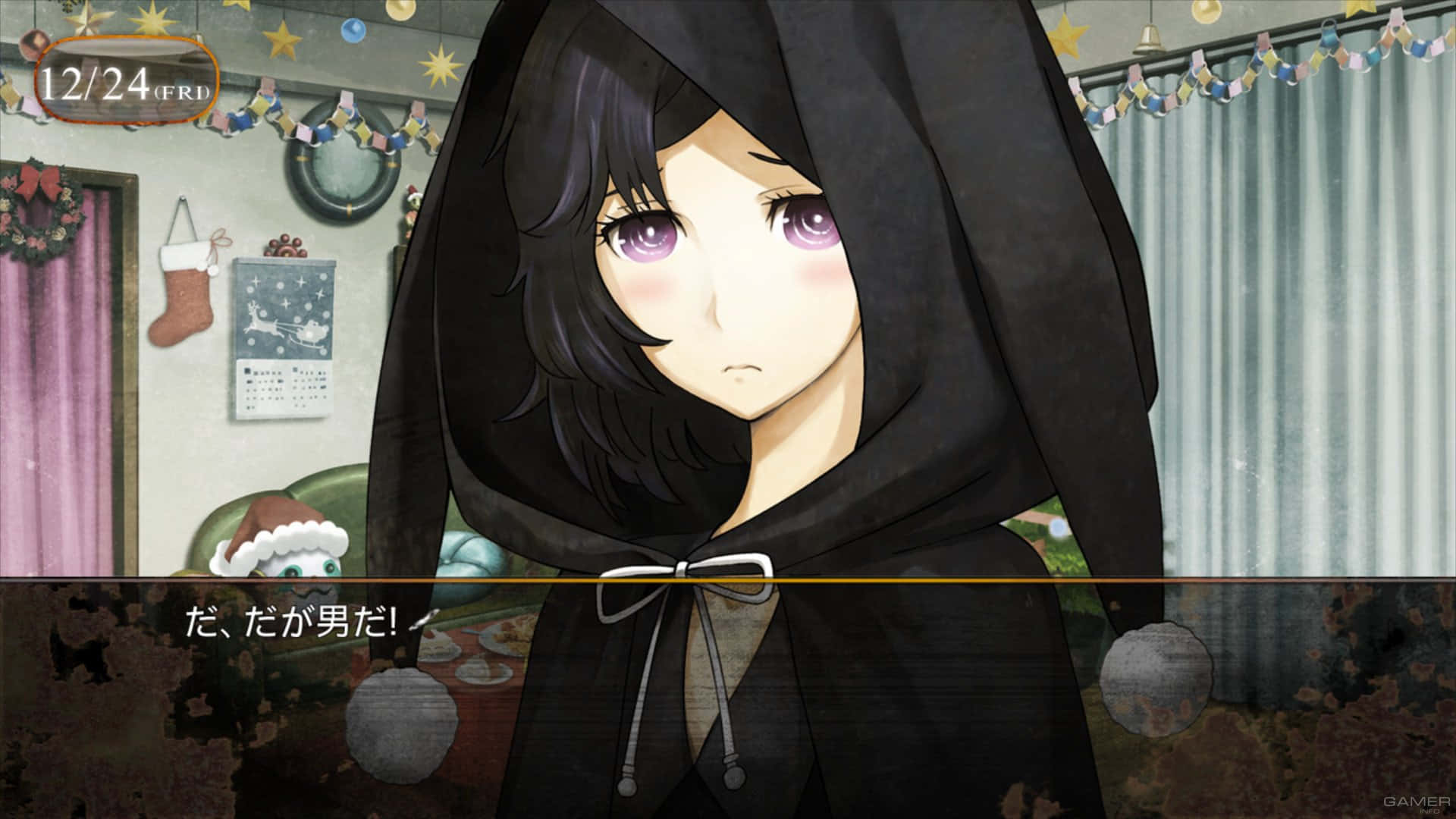 Ruka Urushibara 桌布 壁紙 — 一個年輕的動漫女孩穿著黑色連帽斗篷，莊嚴地站在一個裝飾著聖誕襪和花環的節日房間裡。