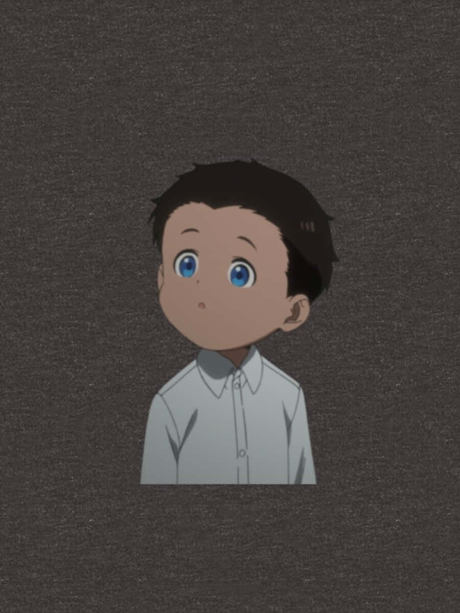 The Promised Neverland Phil 桌布 壁紙 — 一個年輕的動漫男孩，藍眼睛，黑頭髮，穿著淺色襯衫，背景是帶紋理的灰色。