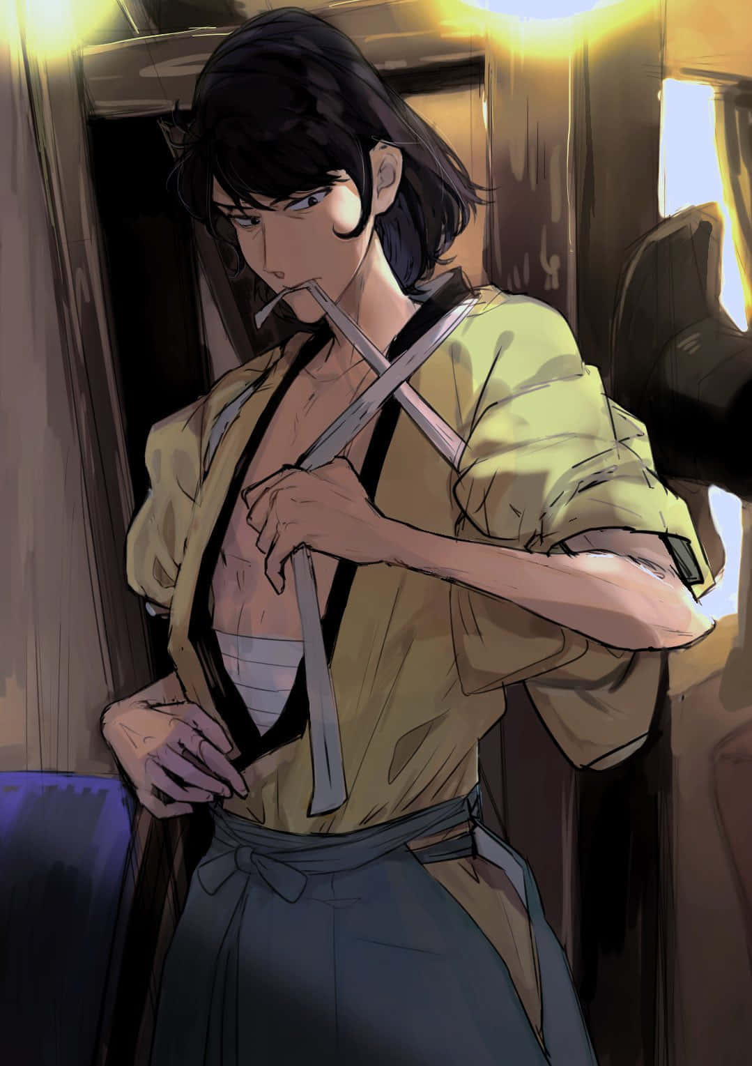 Goemon Ishikawa Xiii 桌布 壁紙 — 一個年輕的動漫角色，深色頭髮，嘴裡叼著香煙，站在光線昏暗的木屋裡，穿著黃色長袍。