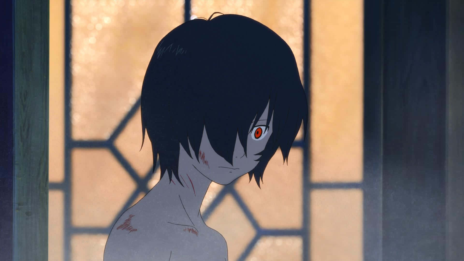 Wolf Children 桌布 壁紙 — 一個年輕的動漫角色，黑髮，一隻紅眼，赤膊站在彩繪玻璃窗前，溫暖的光線透過窗戶照射進來。