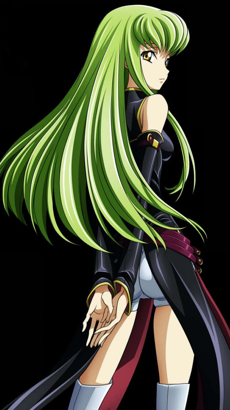 Code Geass C.c. 桌布 壁紙 — 一個引人注目的動漫女孩，擁有長長的綠色飄逸頭髮和黑色服裝，在黑暗背景前擺姿勢。