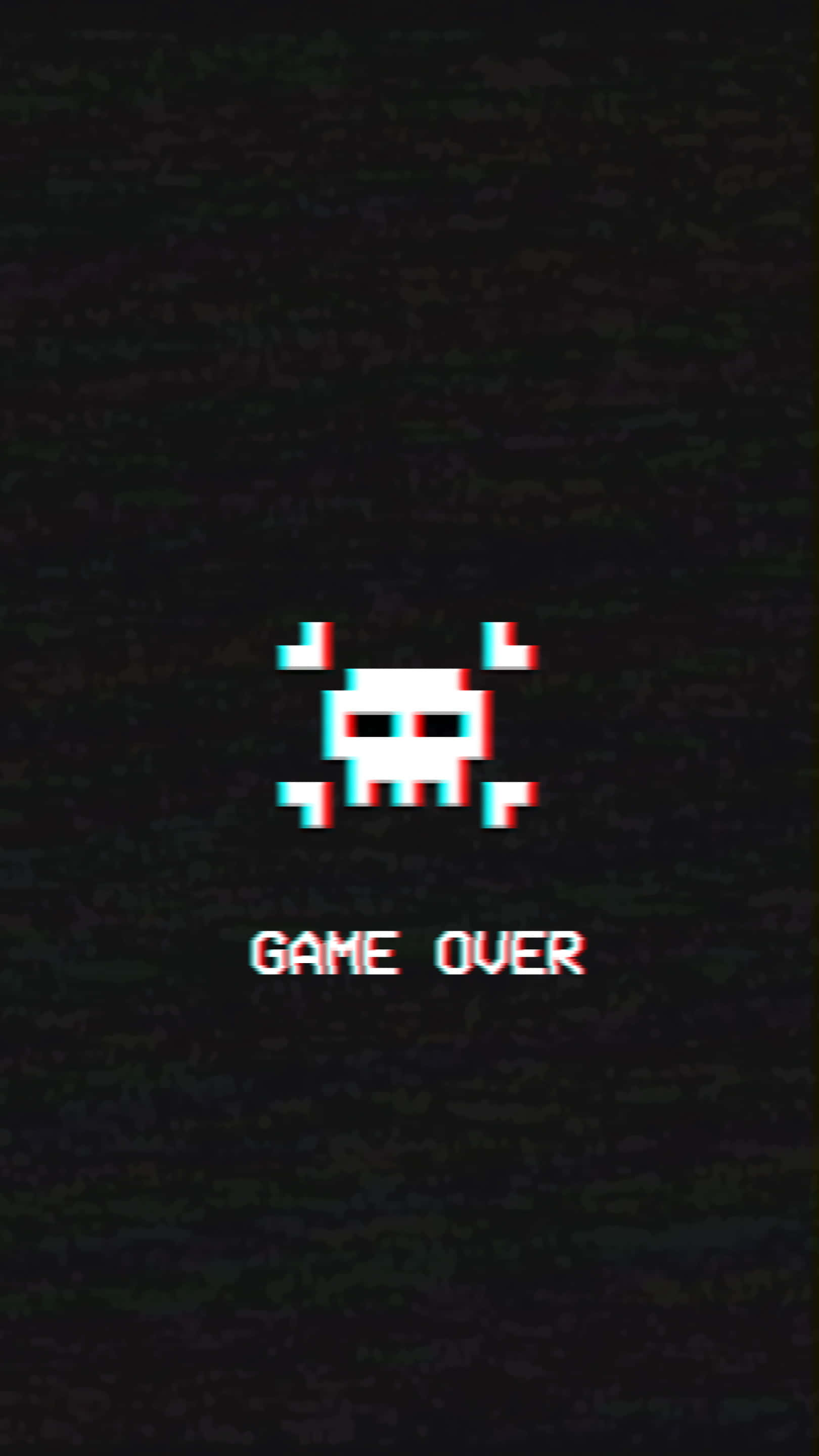 Dark Game Over 桌布 壁紙 — 一個復古像素骷髏頭帶有紅青色彩像差，在帶有噪點的黑色背景上發光，並帶有「GAME OVER」文字。