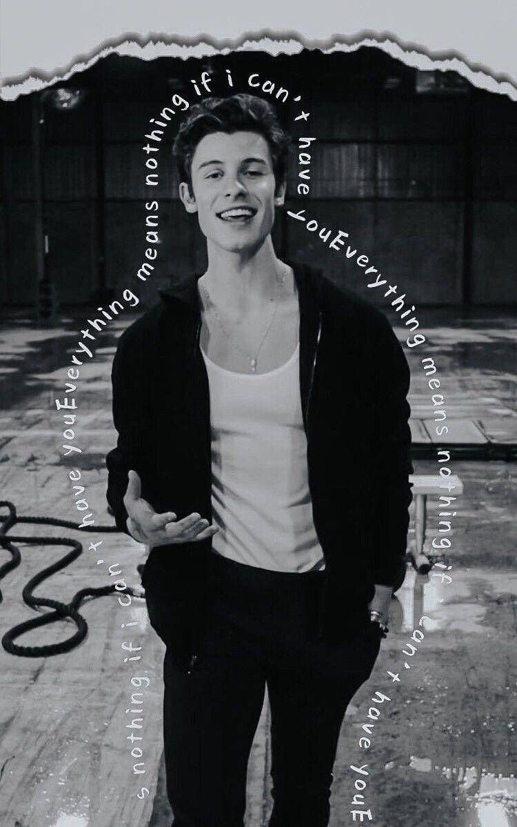 Shawn Mendes《If I Can't Have You》 壁紙 — 一個微笑的年輕男子穿著黑色連帽衫，站在粗糙的城市背景前，帶有旋轉的文字疊加。