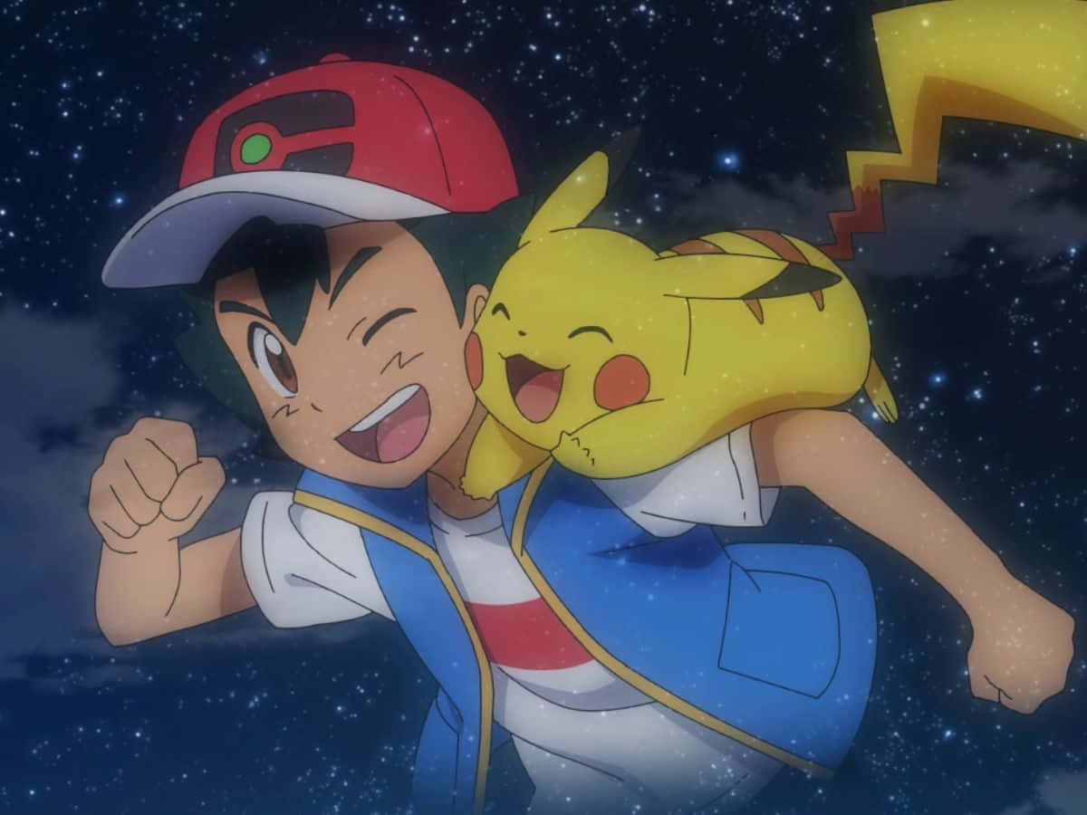 Ash And Pikachu 桌布 壁紙 — 一個快樂的動畫男孩和他的黃色電氣寶可夢皮卡丘帶著勝利的表情在星空夜空中翱翔。