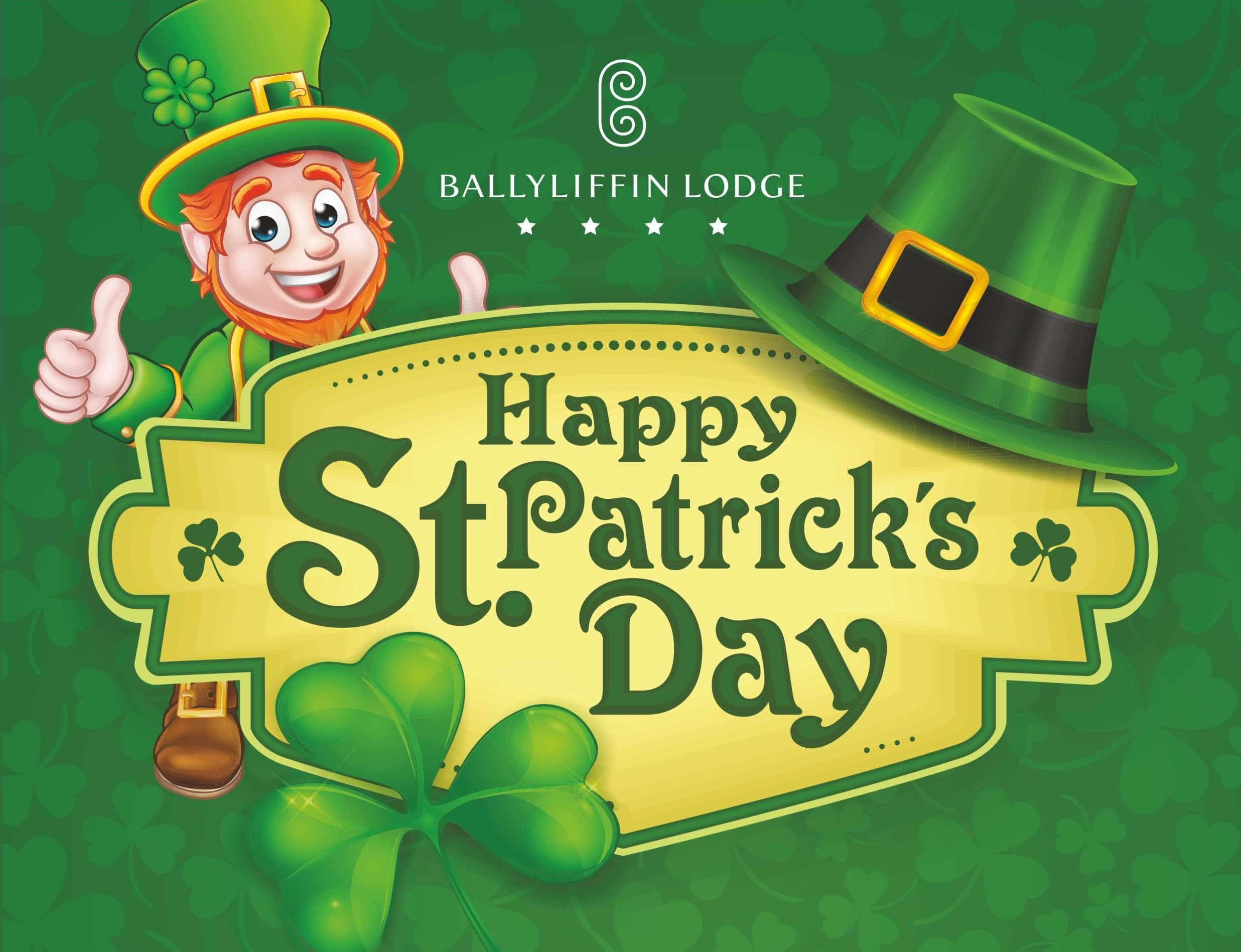 St Patrick's Day 桌布 壁紙 — 一個快樂的卡通小妖精在一個寫著「Happy St. Patrick's Day」的節日黃色標誌旁豎起大拇指，標誌上裝飾著三葉草和一頂綠色帽子。