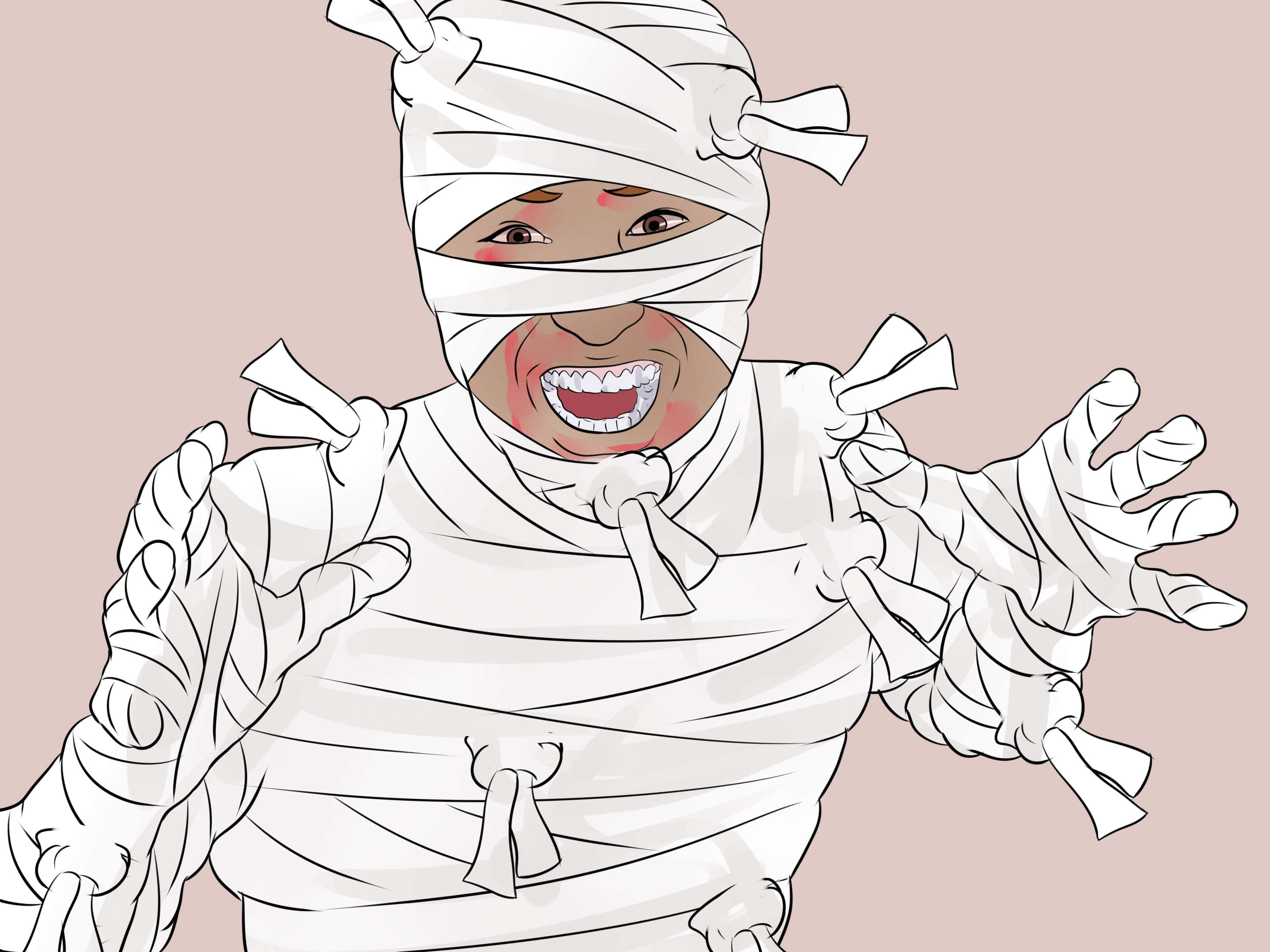 Mummy Costumes 桌布 壁紙 — 一個快樂的孩子被白色繃帶包裹著，在柔和的米色背景前張開雙臂，露出燦爛的笑容。