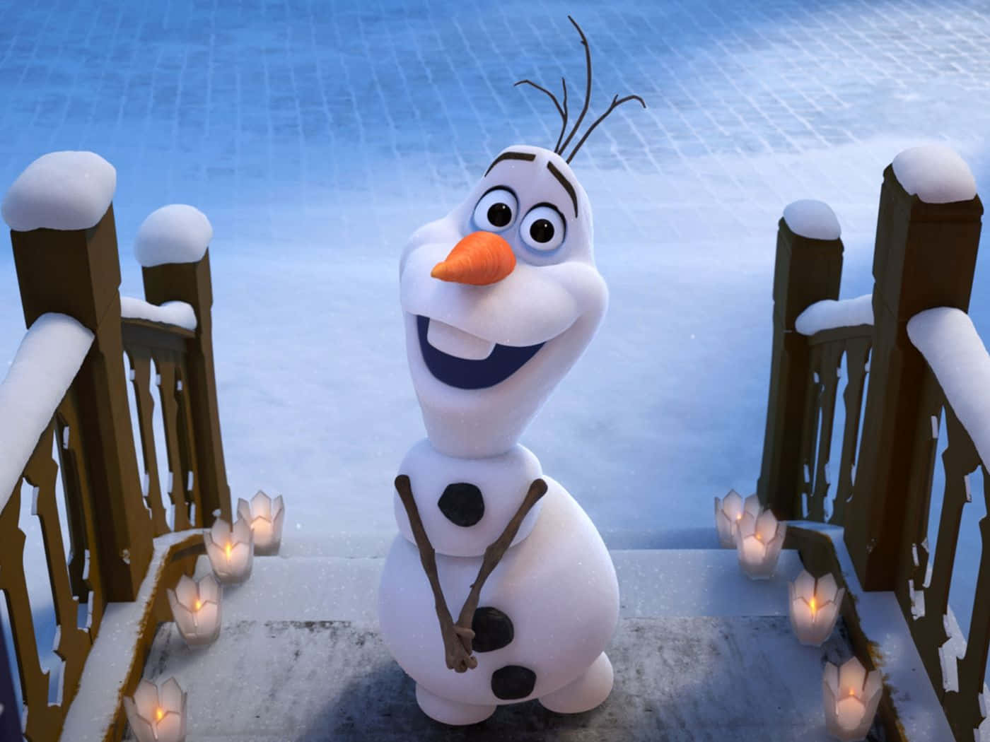 Olaf 桌布 壁紙 — 一個快樂的雪人，有樹枝手臂和胡蘿蔔鼻子，站在被發光燈籠包圍的雪階梯上。
