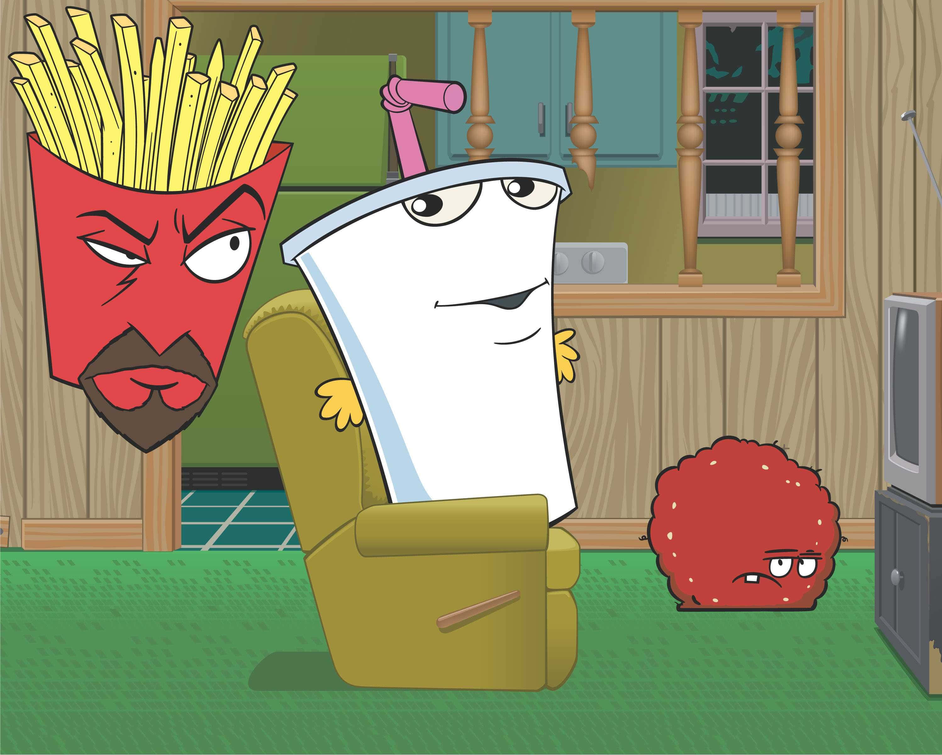Aqua Teen Hunger Force 桌布 壁紙 — 一個憤怒的薯條角色在卡通廚房裡與一個自鳴得意的奶昔對峙，附近還有一個脾氣暴躁的草莓。