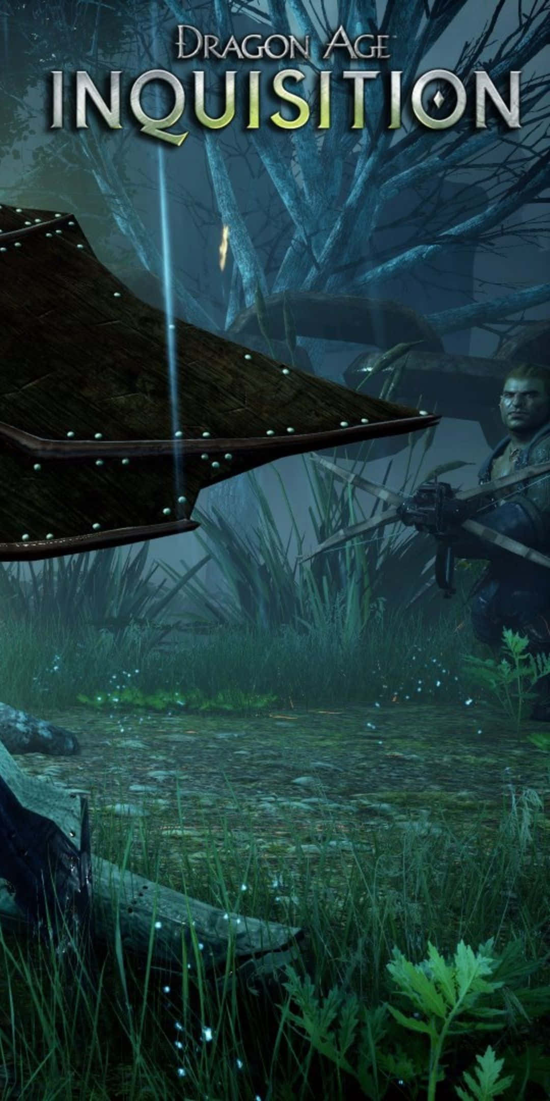 Pixel 3 Dragon Age Inquisition 桌布 壁紙 — 一個戰士站在霧氣瀰漫的沼澤中，手持十字弓，而一隻發光的龍翼在黑暗奇幻遊戲場景中籠罩在他頭頂。