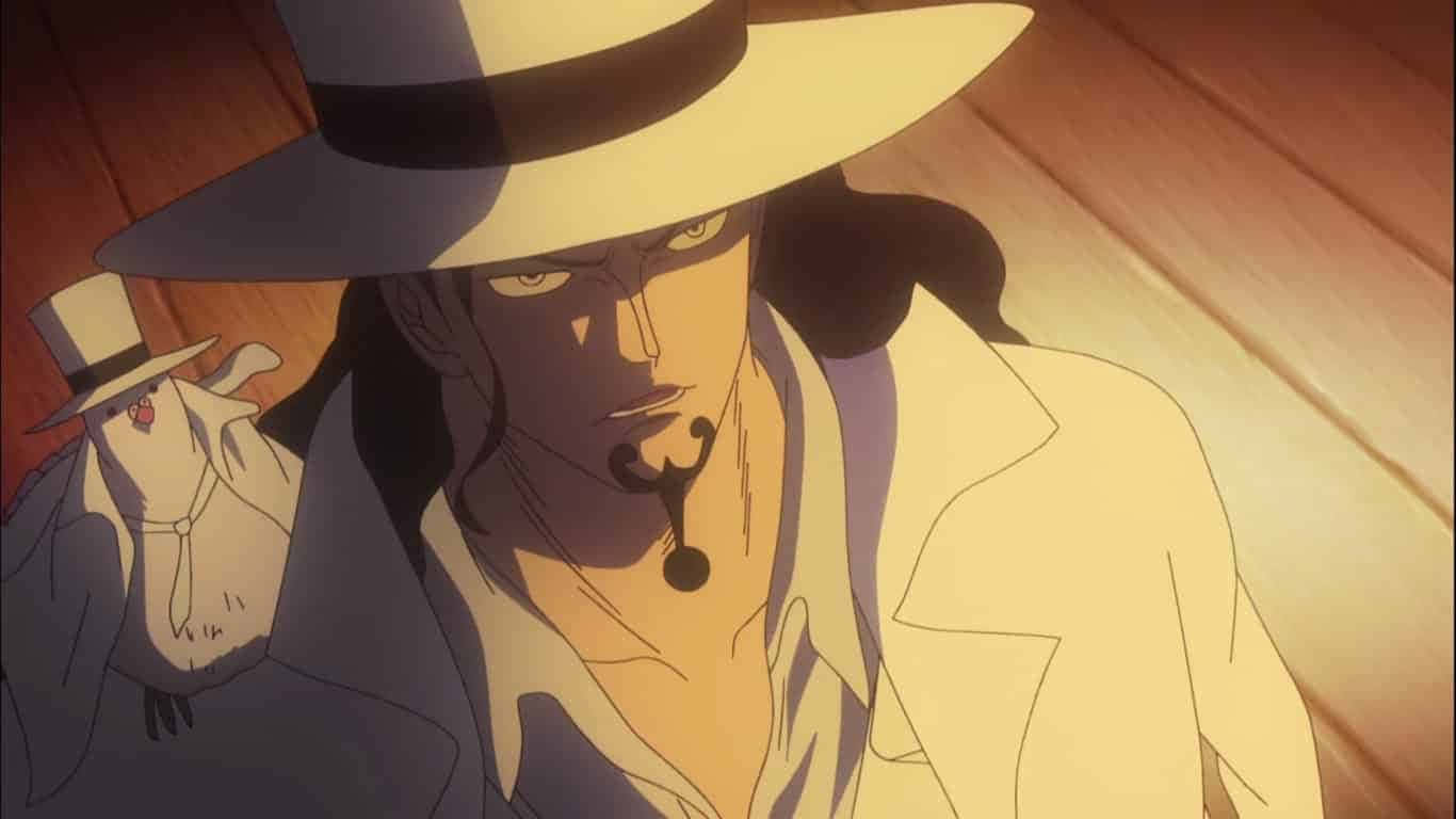 Rob Lucci 桌布 壁紙 — 一個戴寬邊帽、穿白色外套的嚴肅動漫男子，肩上棲著一隻小鳥，凝視著。