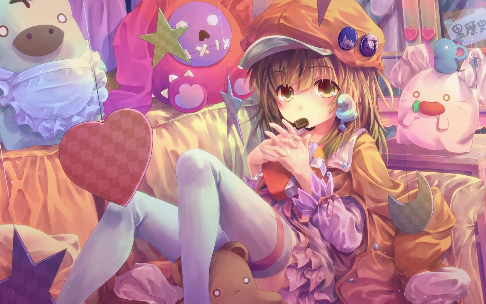 Aesthetic Pink Anime 桌布 壁紙 — 一個戴帽子的可愛動漫女孩坐在舒適多彩的房間裡，周圍環繞著毛絨玩具和愛心。