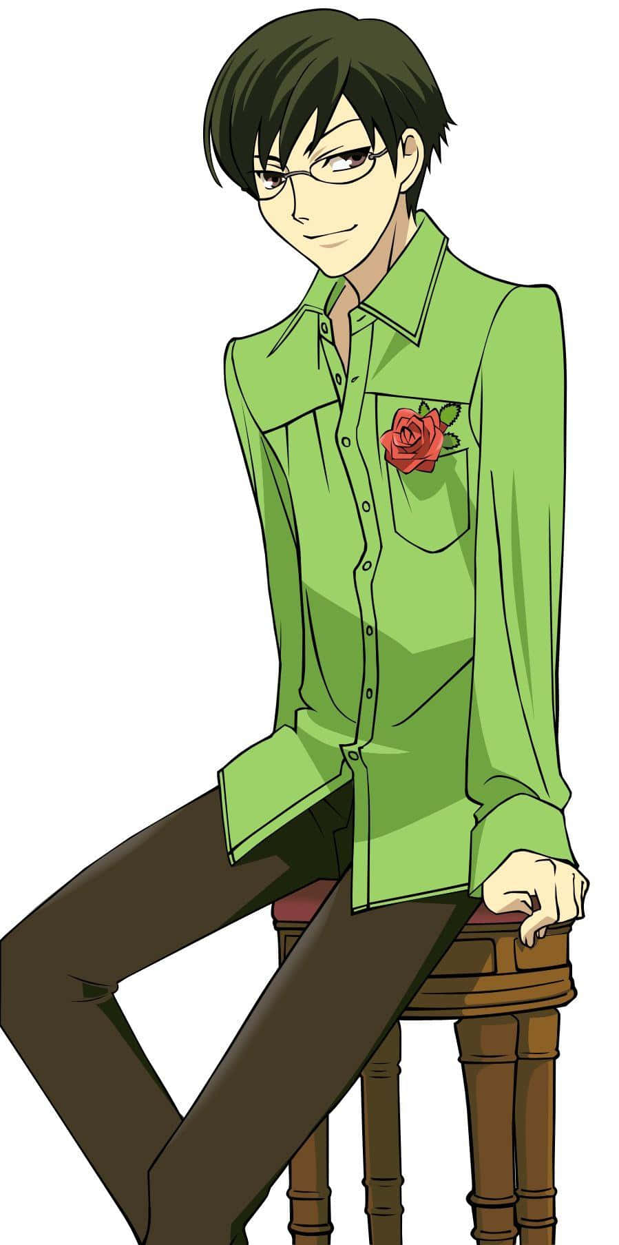 Kyoya Ootori 桌布 壁紙 — 一個戴眼鏡的時尚動漫男子自信地坐在木凳上，穿著一件飾有紅玫瑰的綠色襯衫。