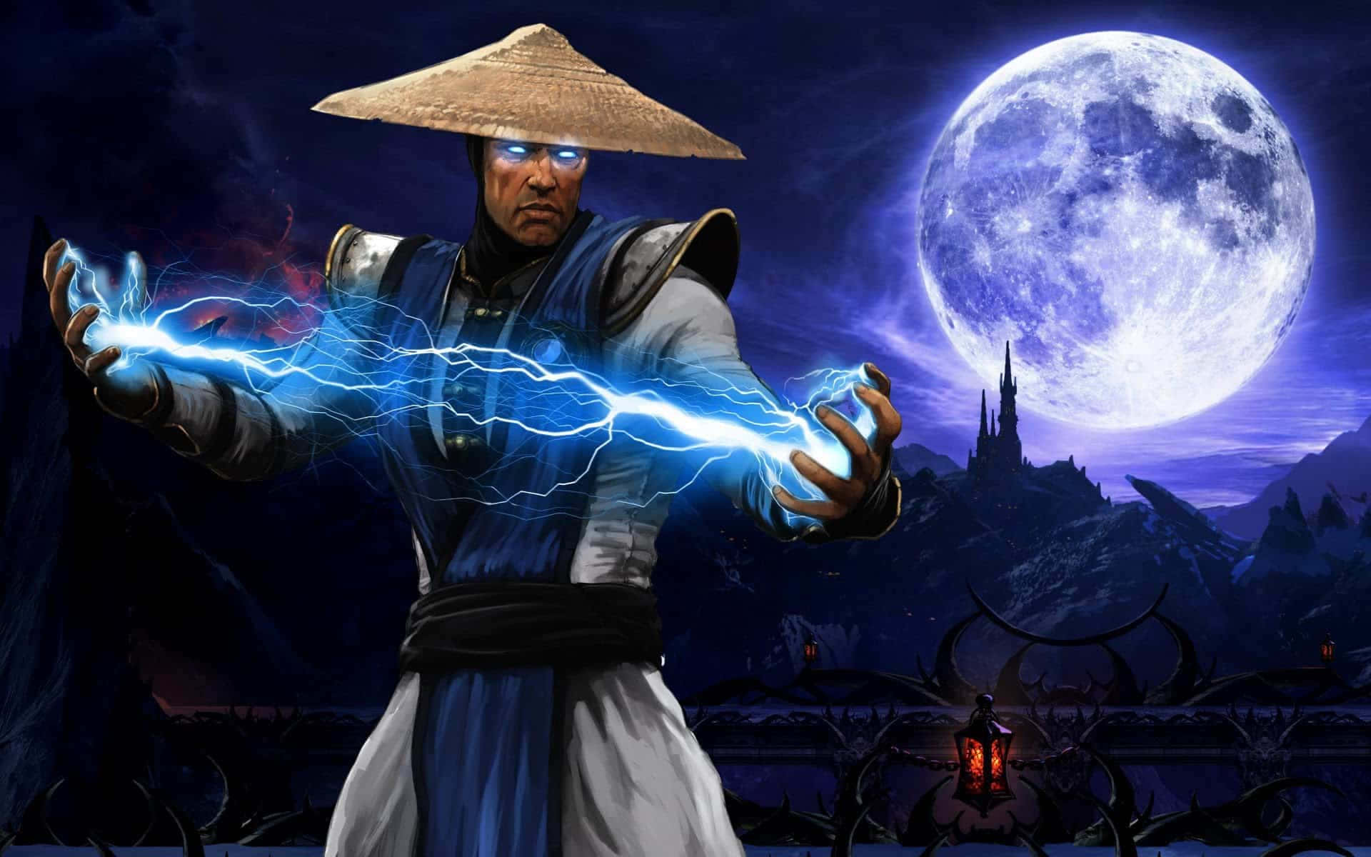 Mortal Kombat Raiden 桌布 壁紙 — 一個戴草帽嘅戰士喺黑暗城堡上面嘅巨大月亮下，喺雙手之間引導藍色閃電。