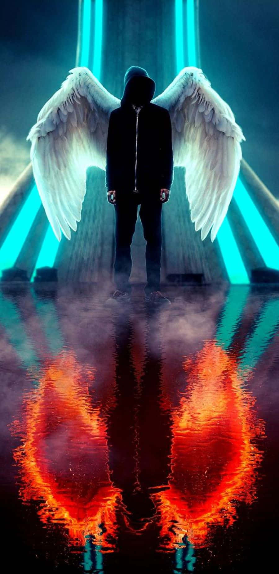 Lucifer Wings 桌布 壁紙 — 一個戴著兜帽、擁有巨大白色天使翅膀的人物站在一個黑暗的房間裡，下方有發光的藍色光束和火紅色的反射。