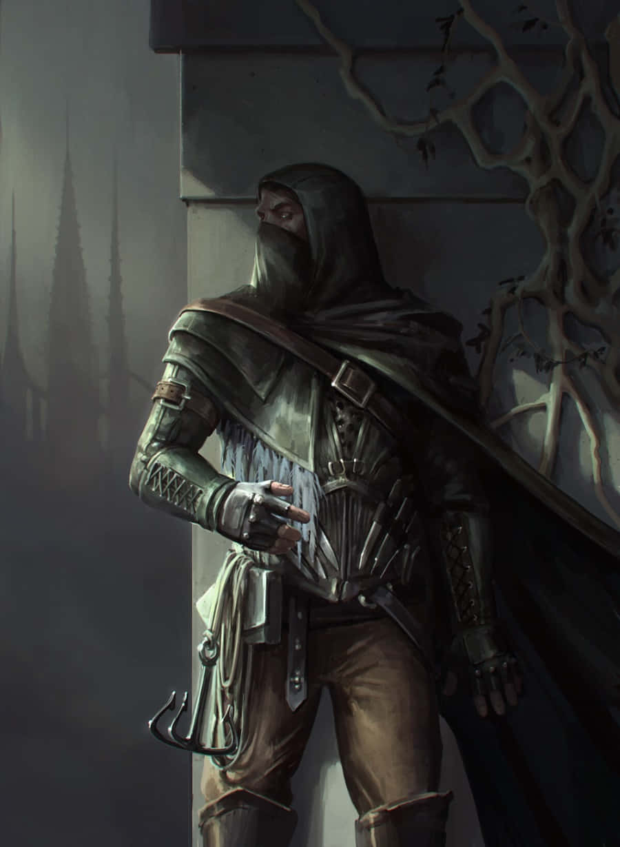 Thieves Guild 桌布 壁紙 — 一個戴著兜帽的刺客身穿黑色盔甲，倚靠在一棵彎曲樹木旁的石牆上，迷霧背景中可見尖塔。