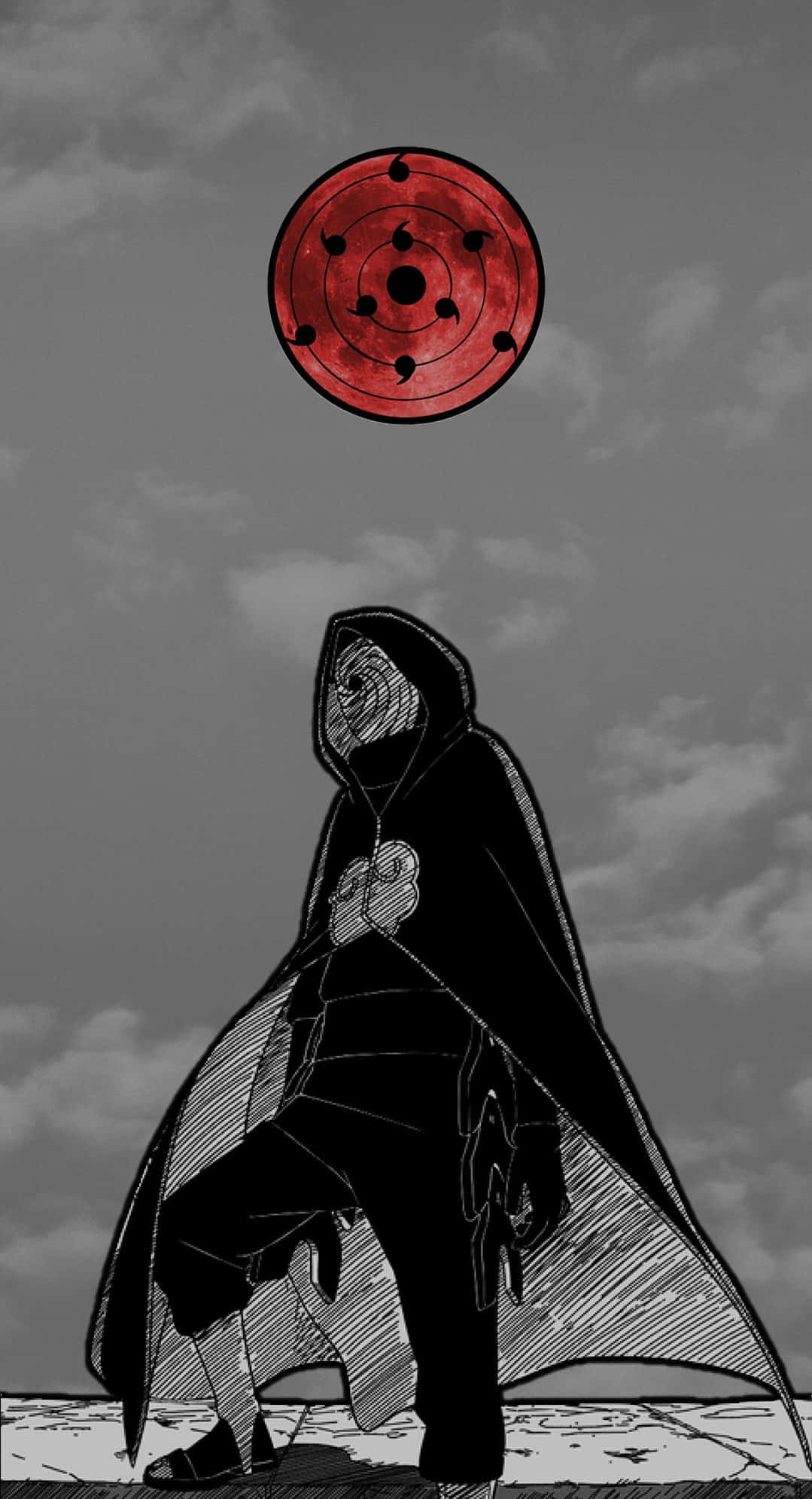 Akatsuki Tobi 桌布 壁紙 — 一個戴著兜帽的動漫人物站在灰色多雲的天空下，上方漂浮著一隻紅色的輪迴眼。