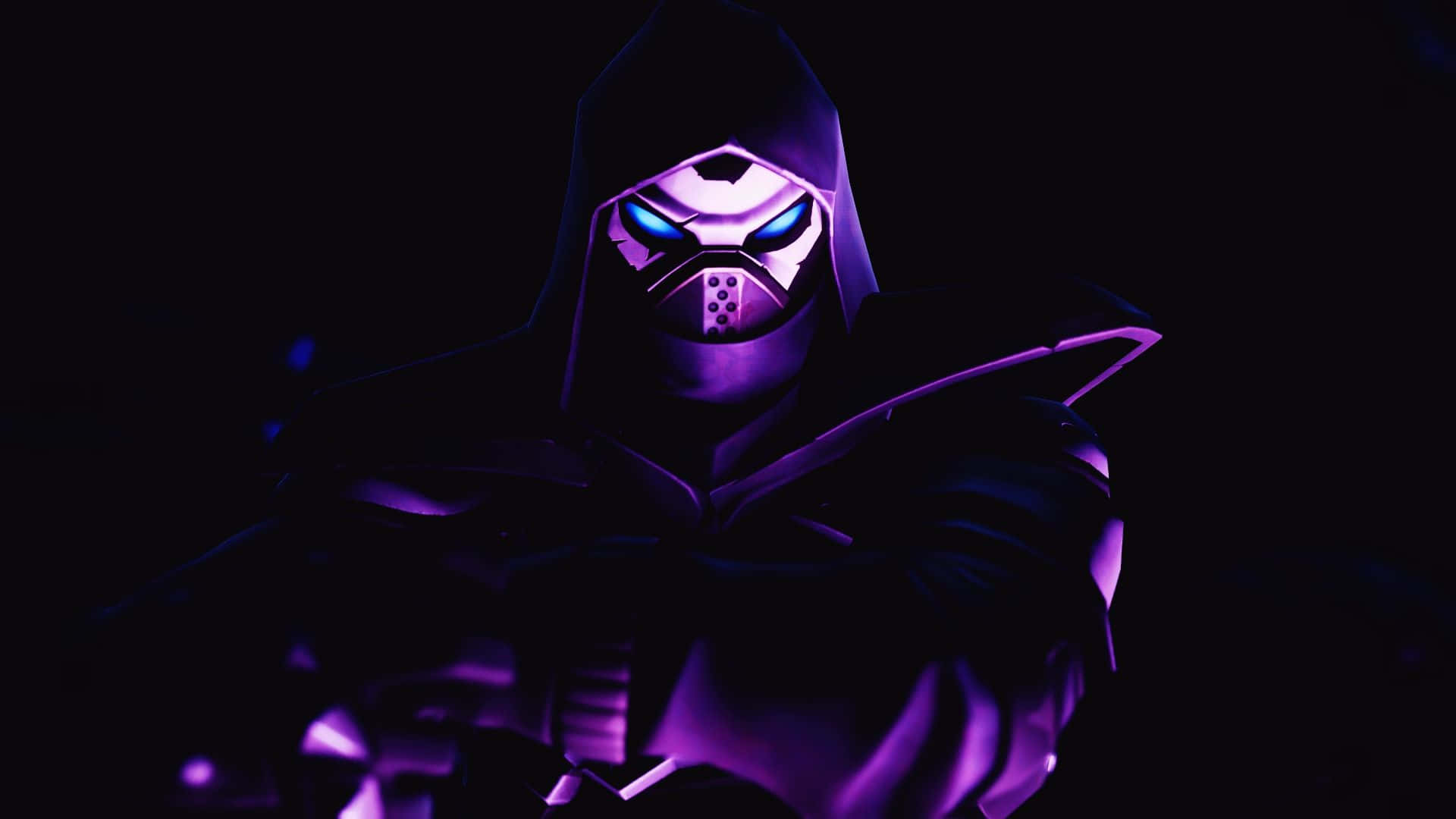 Raven Fortnite 桌布 壁紙 — 一個戴著兜帽的威脅人物，擁有發光的藍色眼睛和紫色盔甲，站在黑暗中，散發出詭異的力量。