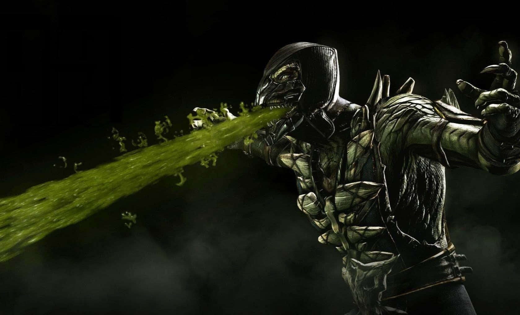 Mortal Kombat Reptile 桌布 壁紙 — 一個戴著兜帽的威脅戰士在黑暗煙霧背景下從口中噴出一股有毒的綠色液體。