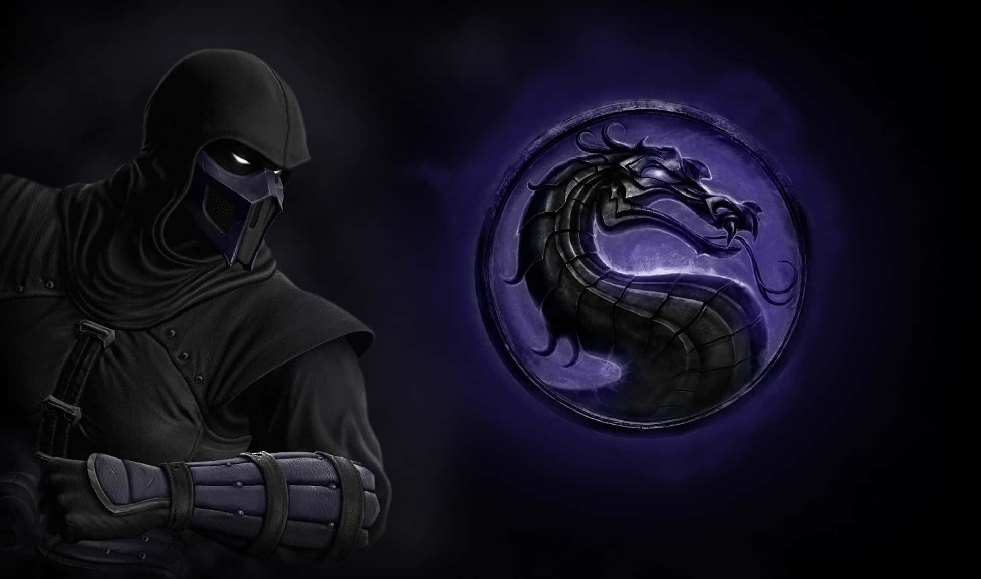 Mortal Kombat Noob Saibot 桌布 壁紙 — 一個戴著兜帽的忍者站在一個黑暗氣氛場景中發光的紫色龍標誌旁邊。