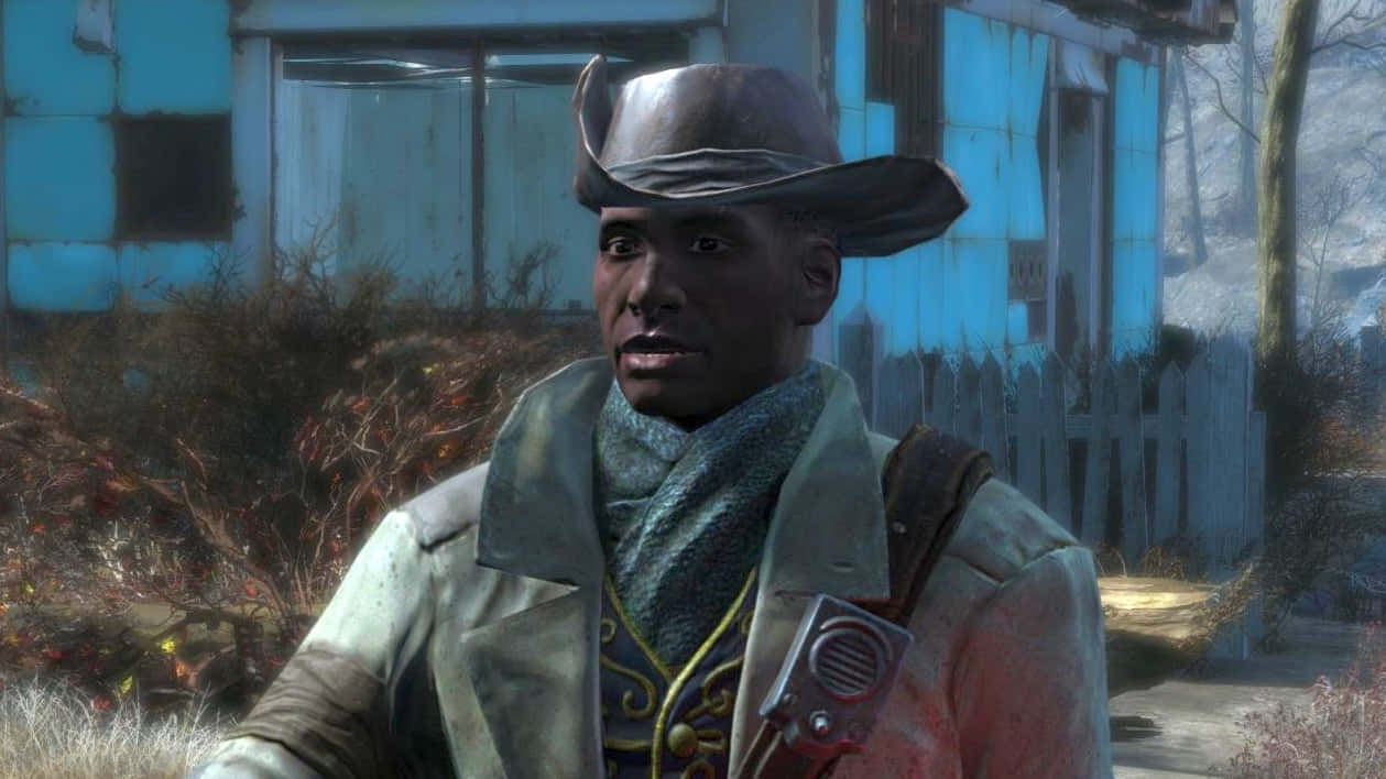 Fallout Characters 桌布 壁紙 — 一個戴著牛仔帽和圍巾的男人站在一棟破舊的藍色建築物裡，背景有雜草叢生和籬笆。