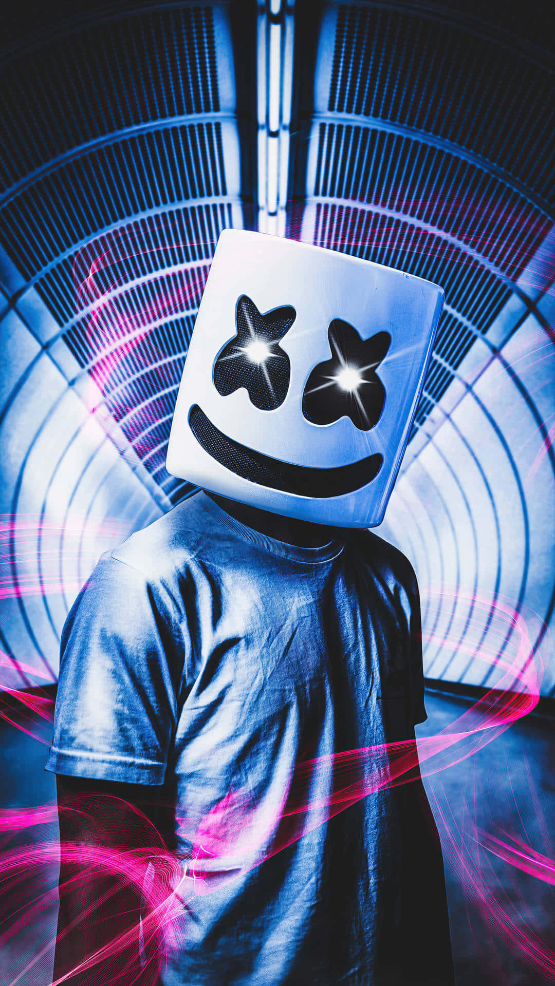 Marshmello 桌布 壁紙 — 一個戴著發光藍色方形面具、有星星眼睛的人，站在旋轉的霓虹粉紅和藍色隧道背景前。