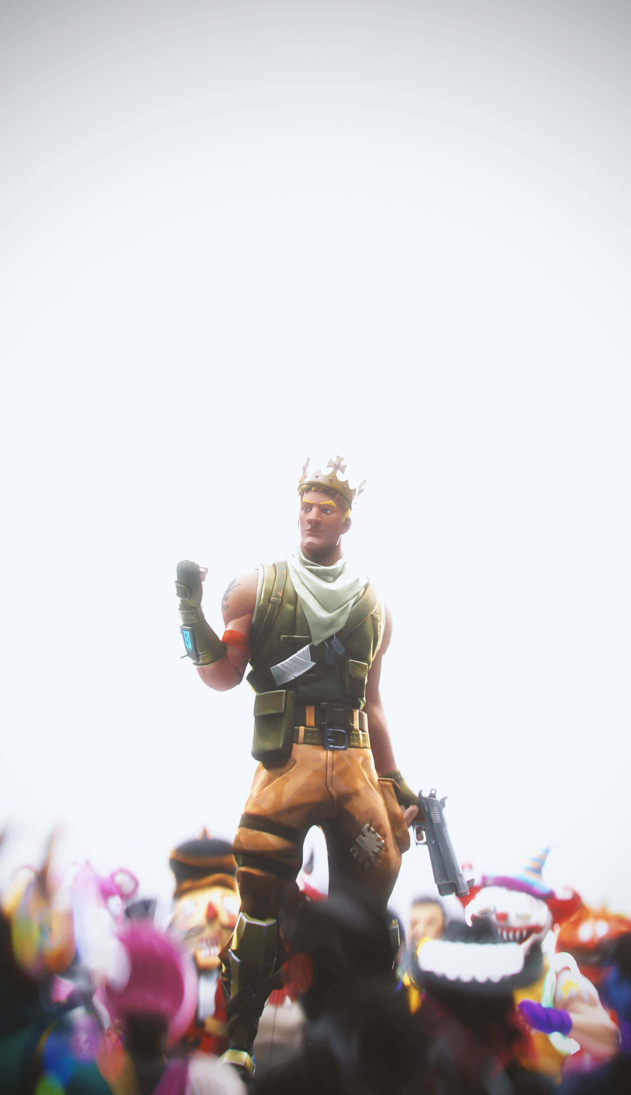 Jonesy Fortnite 桌布 壁紙 — 一個戴著皇冠的Fortnite角色勝利地站在一群色彩繽紛、模糊的玩家之上，場景明亮且對比度高。