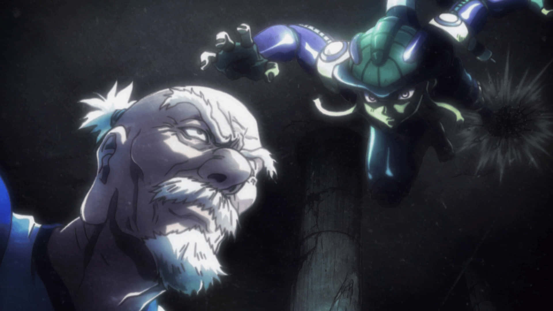 Isaac Netero 桌布 壁紙 — 一個戴著綠色頭盔、眼睛發光的動漫角色，在黑暗陰沉的環境中向一位白鬍子老人撲去。