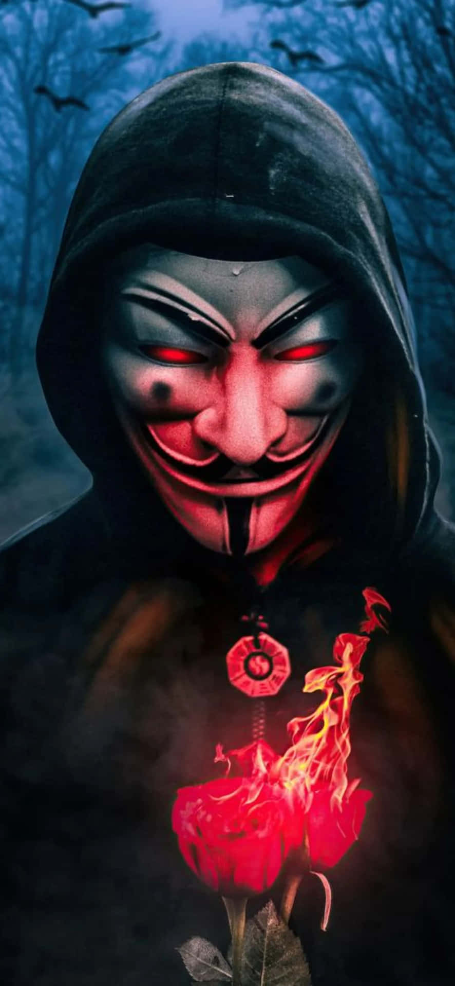  壁紙 — 一個戴著蓋伊·福克斯面具的兜帽人物，在黑暗森林背景下手持一朵燃燒的紅玫瑰，周圍有蝙蝠飛舞。
