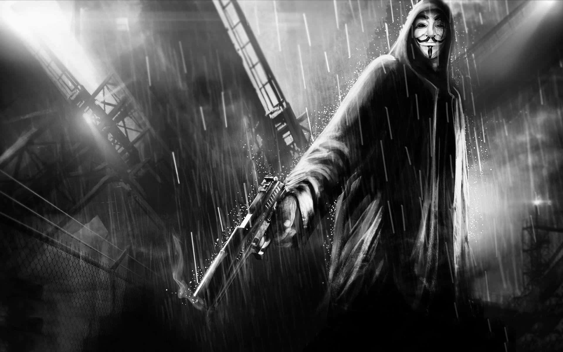 Anonymous 桌布 壁紙 — 一個戴著面具、身穿連帽外套的人物在戲劇性的雨中，於粗糙的工業環境中手持冒煙的槍。