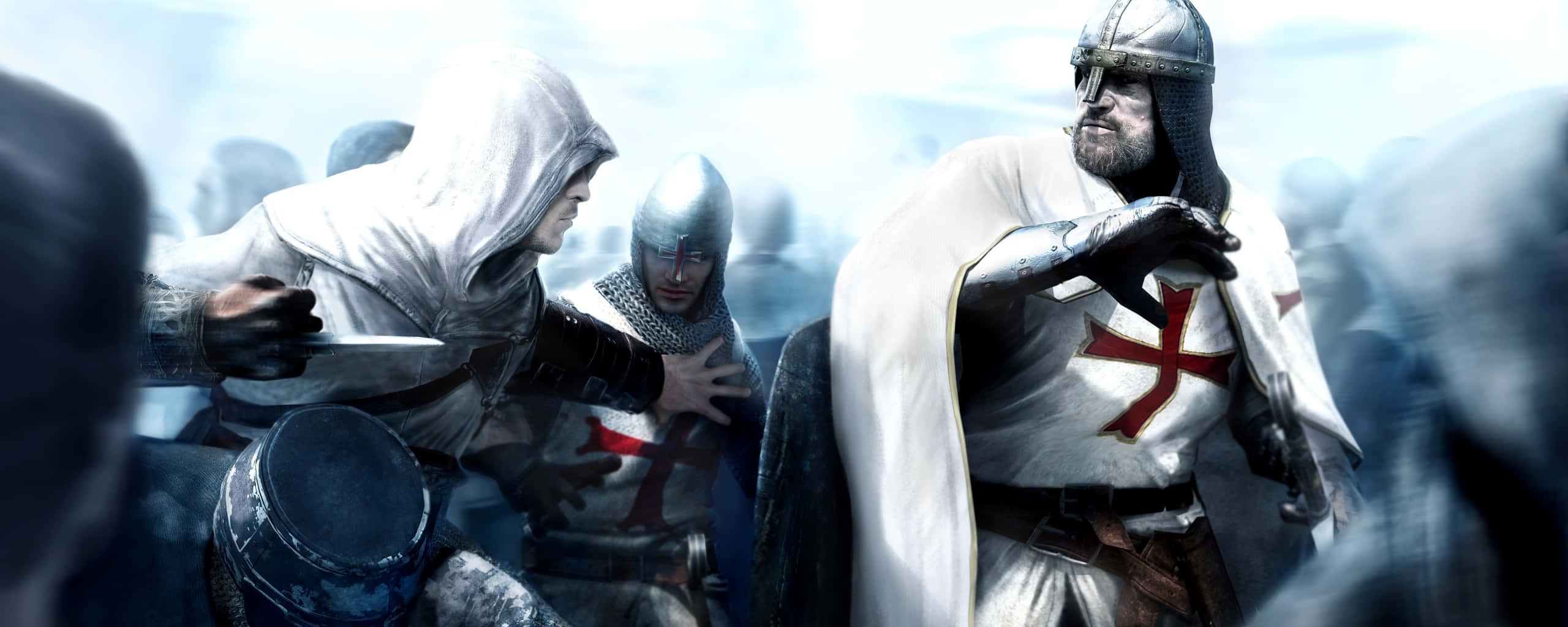Assassin's Creed Altair 桌布 壁紙 — 一個戴頭巾的刺客在模糊的裝甲士兵人群中與一位身穿白袍、帶有紅色十字架的鬍鬚騎士對峙。