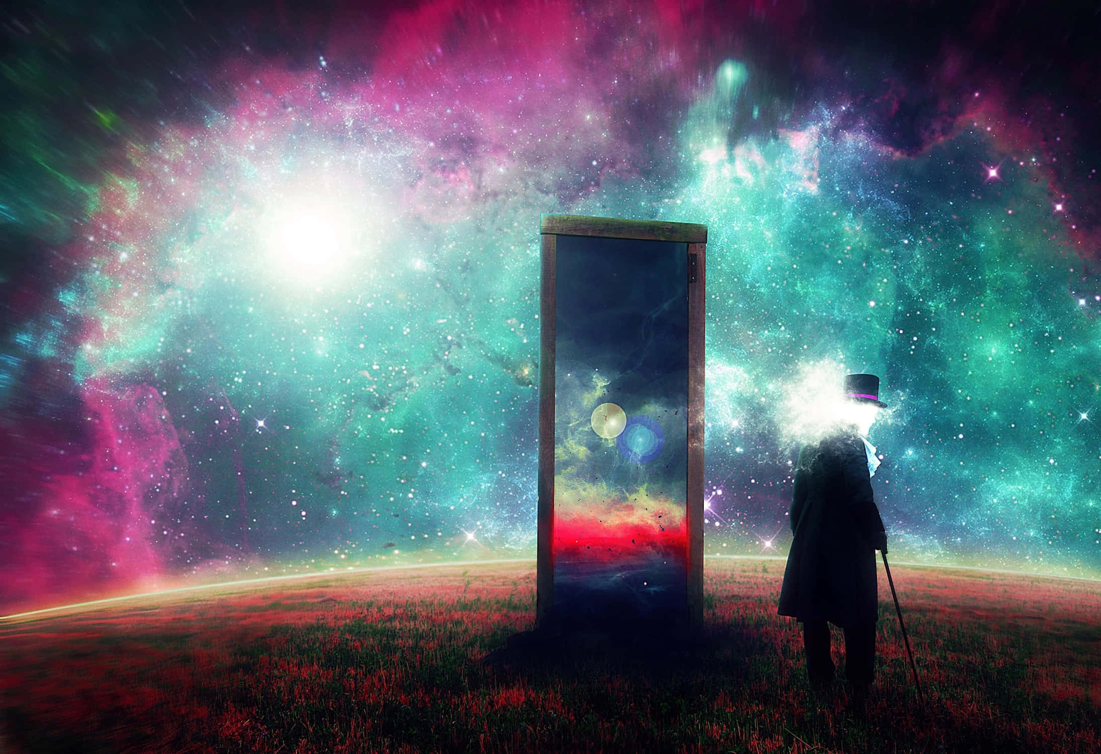 Surrealism 桌布 壁紙 — 一個戴高帽的孤獨身影站在田野中的宇宙門前，上方是充滿活力的星雲天空。