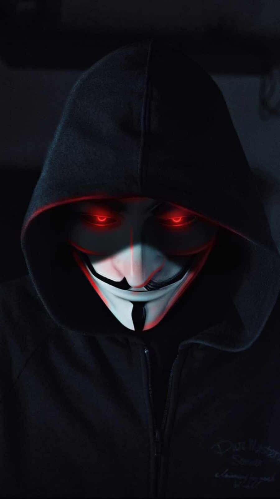  壁紙 — 一個戴黑色連帽衫的蒙面人物，在黑暗環境中戴著白色蓋伊·福克斯面具，眼睛發出紅光。