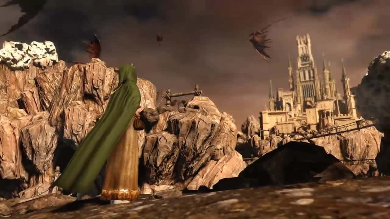 Dark Souls Emerald Herald 桌布 壁紙 — 一個披著斗篷的身影站在岩石地形上，凝視著遠處的哥德式城堡，天空風雨交加，有龍在飛翔。