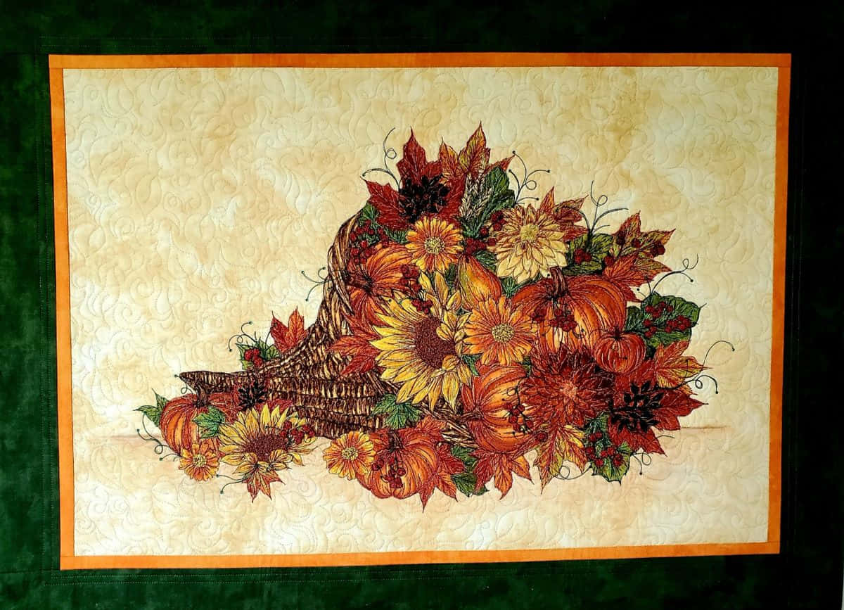 Fall Cornucopia 桌布 壁紙 — 一個拼布豐收角，裝滿南瓜、向日葵和秋葉，在奶油色背景上，以橙色和綠色框邊。
