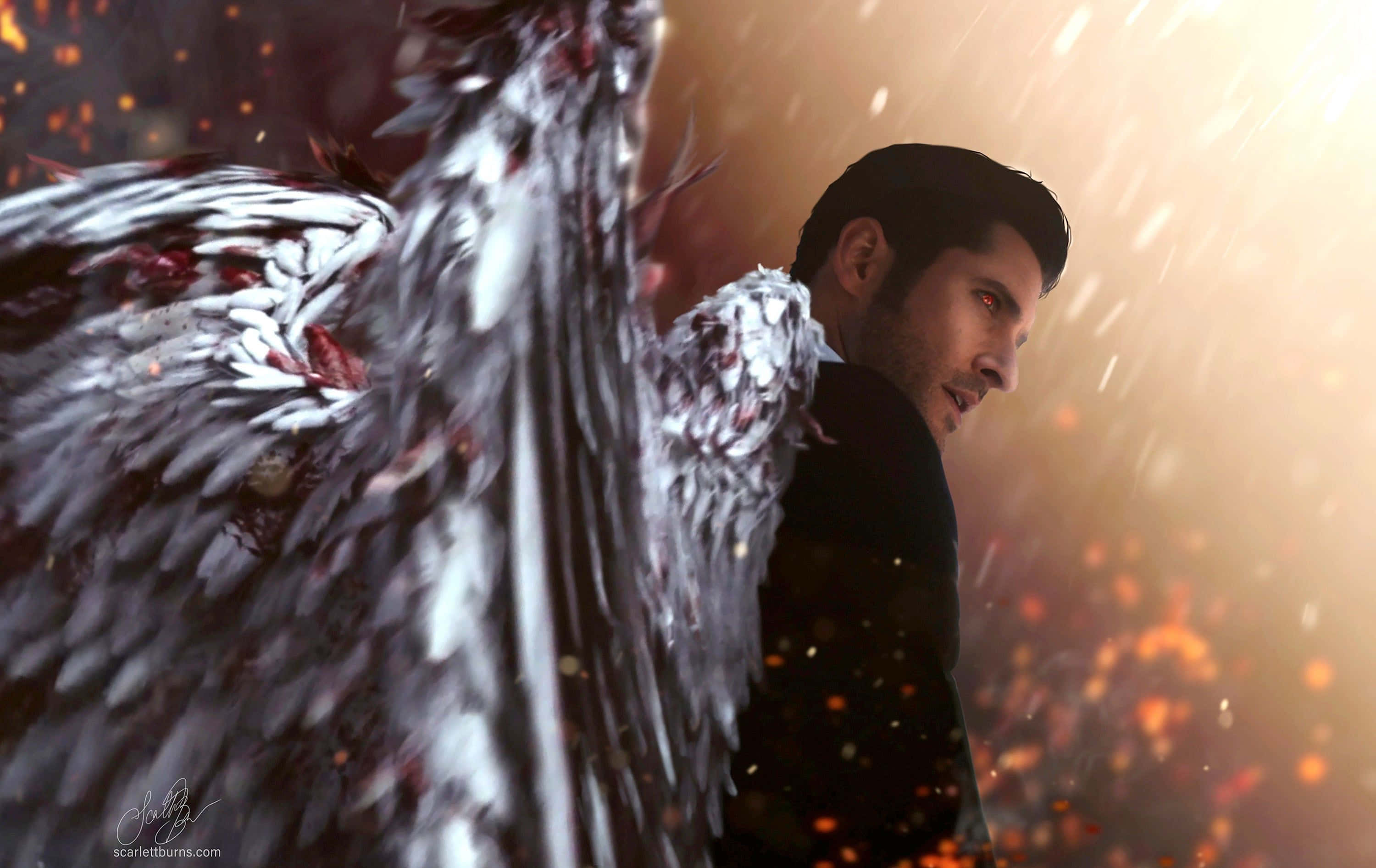 Lucifer Wings 桌布 壁紙 — 一個擁有染血白色翅膀的男人站在金色光芒中，火花在他周圍飛舞。