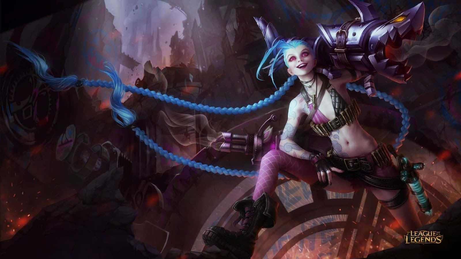 Jinx 桌布 壁紙 — 一個擁有機械臂和發光眼睛的兇猛藍髮戰士，站在烈火廢墟中揮舞著鏈條武器。