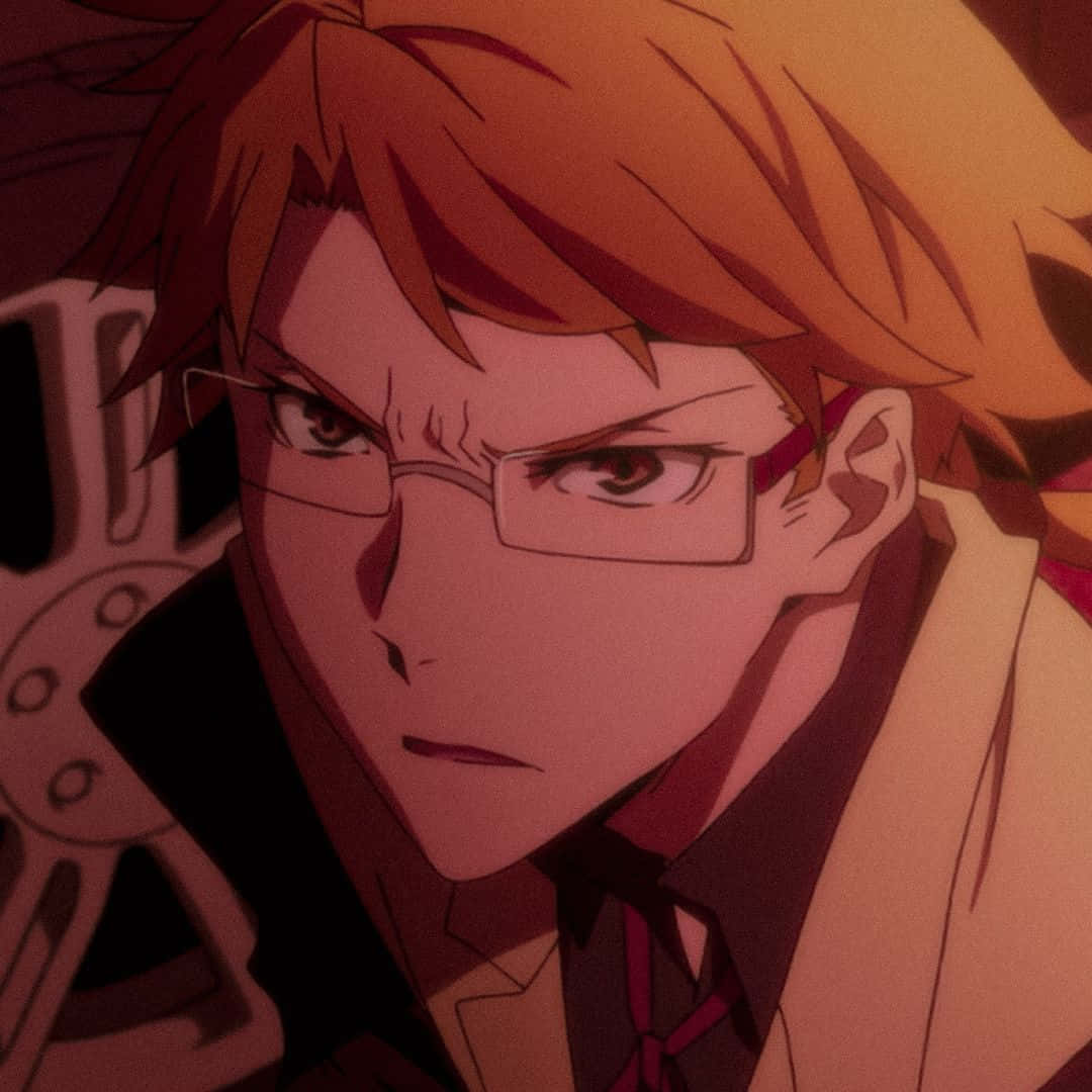 Kunikida 桌布 壁紙 — 一個擁有火橙色頭髮和眼鏡的動漫角色，在溫暖的紅色燈光下強烈地凝視。